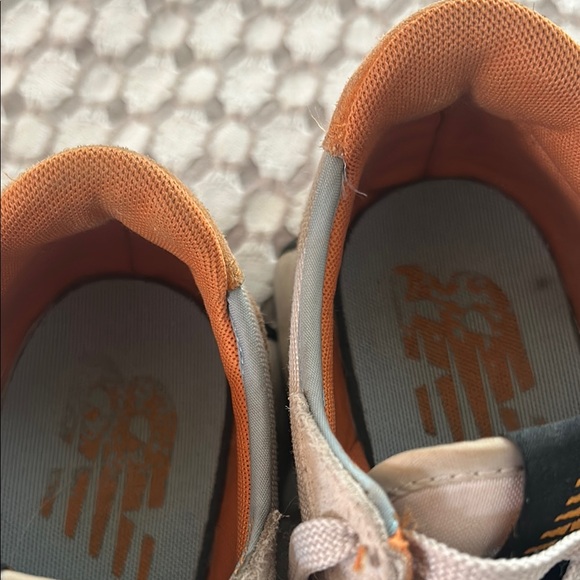 New Balance 327 mens/women Sneakers - Picture 2 of 7